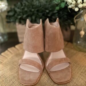 Chic Tan Heeled Boots for Women